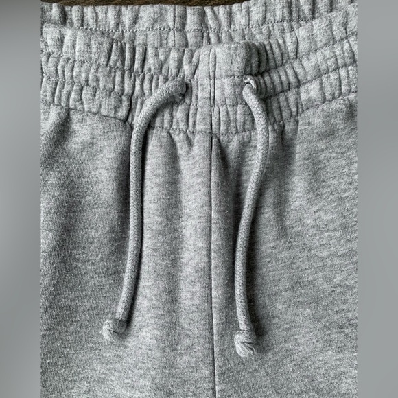 TNA Cozy Fleece Mega Capri Sweatpant - Picture 4 of 9